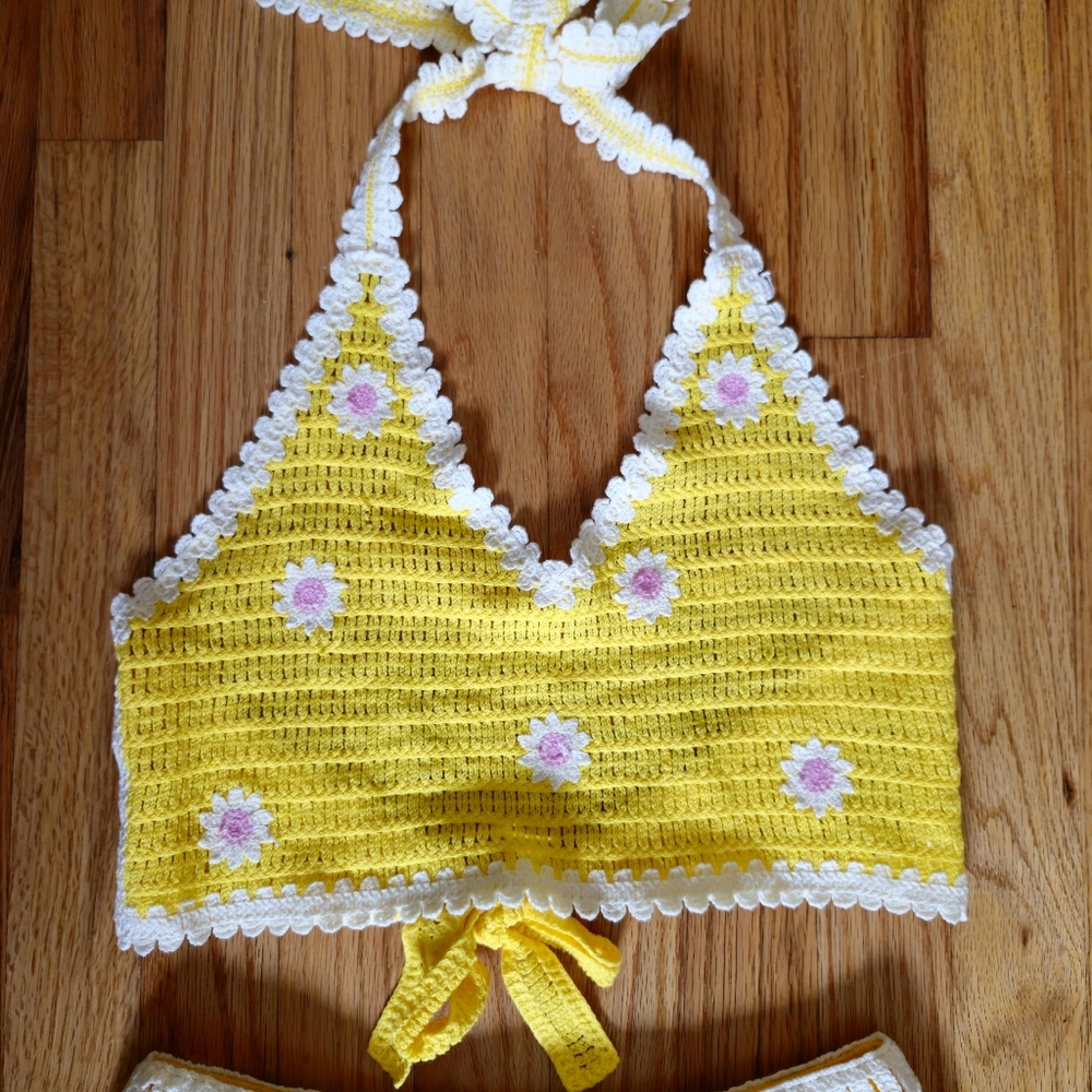 SOLD Crochet Daisy Print Two Piece Shorts Set With Halter Cami Tank Top Sz S/M - Picture 4 of 10